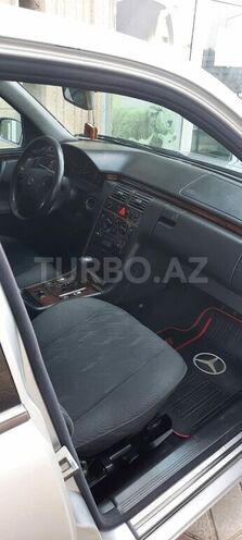 Mercedes E 220 2000, 409,000 km - 2.2 l - Ağcabədi
