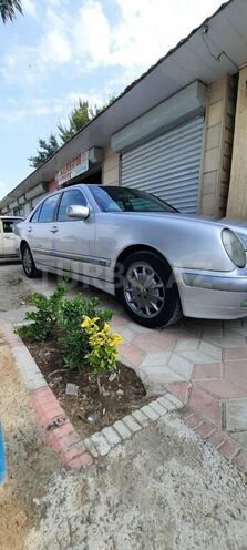 Mercedes E 220 2000, 409,000 km - 2.2 l - Ağcabədi