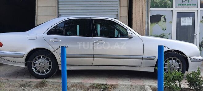 Mercedes E 220 2000, 409,000 km - 2.2 l - Ağcabədi