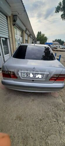 Mercedes E 220 2000, 409,000 km - 2.2 l - Ağcabədi