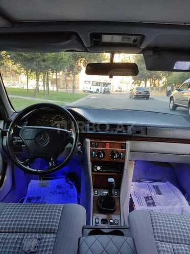 Mercedes E 220 1995, 205,000 km - 2.2 л - Bakı