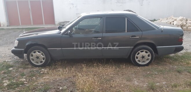 Mercedes E 200 1989, 200,000 km - 2.0 l - Sabirabad