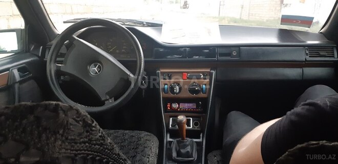 Mercedes E 200 1989, 200,000 km - 2.0 l - Sabirabad
