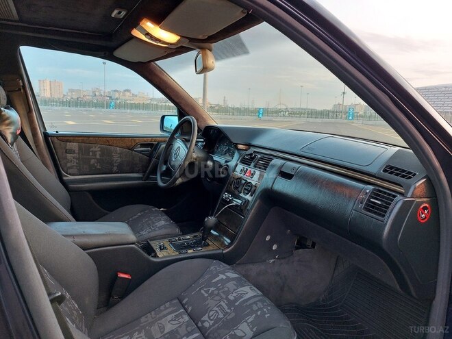 Mercedes E 240 1998, 333,000 km - 2.4 л - Bakı
