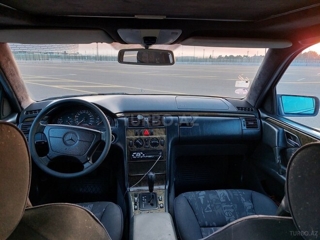 Mercedes E 240 1998, 333,000 km - 2.4 л - Bakı