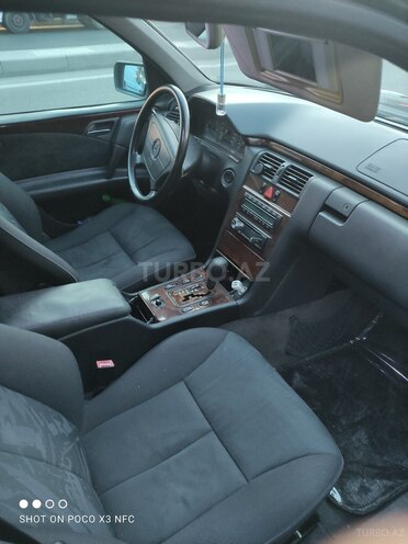 Mercedes E 240 1999, 259,000 km - 2.4 л - Bakı