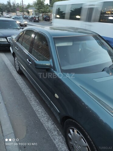 Mercedes E 240 1999, 259,000 km - 2.4 л - Bakı