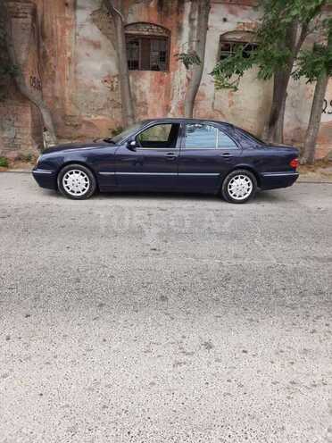 Mercedes E 240 1999, 280,000 km - 2.4 l - Bakı