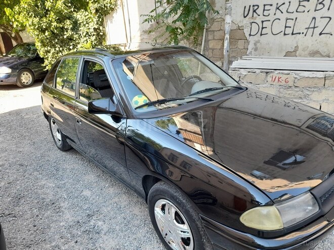 Opel Astra 1993, 228,000 km - 1.6 l - Bakı