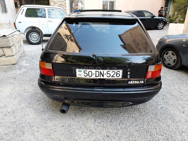 Opel Astra 1993, 228,000 km - 1.6 l - Bakı