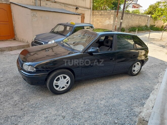Opel Astra 1993, 228,000 km - 1.6 l - Bakı