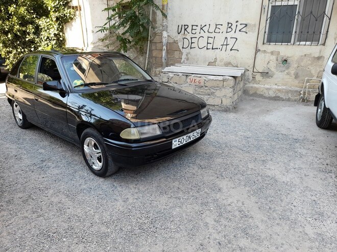 Opel Astra 1993, 228,000 km - 1.6 l - Bakı