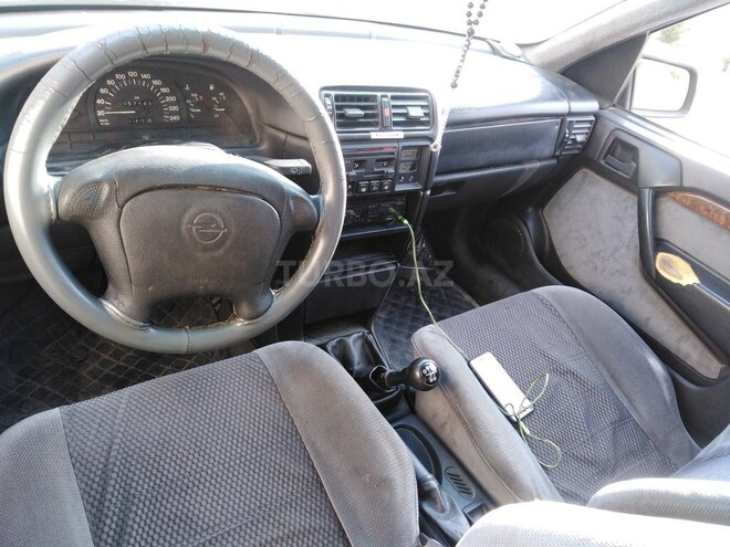 Opel Vectra 1995, 357,000 km - 2.0 l - Sumqayıt