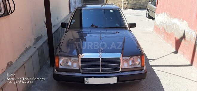 Mercedes E 220 1993, 105,000 km - 2.2 l - Bakı
