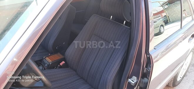 Mercedes E 220 1993, 105,000 km - 2.2 l - Bakı