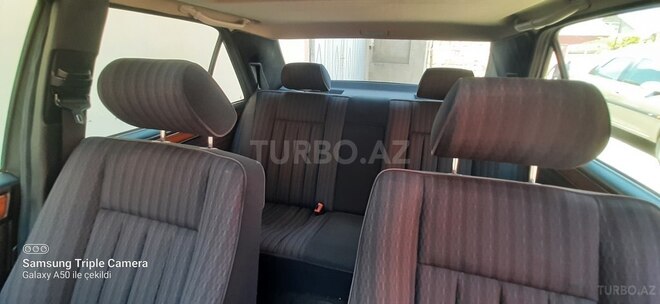 Mercedes E 220 1993, 105,000 km - 2.2 l - Bakı