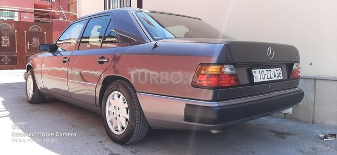 Mercedes E 220 1993, 105,000 km - 2.2 l - Bakı