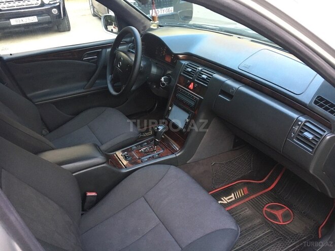 Mercedes E 270 2000, 290,000 km - 2.7 l - Bakı