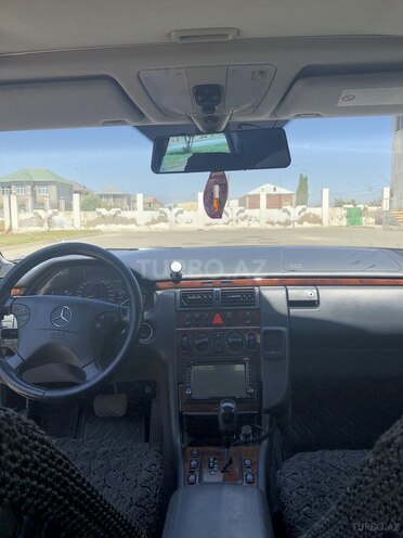 Mercedes E 240 2001, 284,000 km - 2.6 l - Bakı