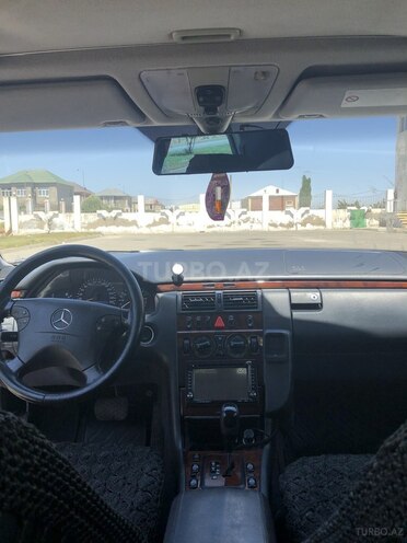 Mercedes E 240 2001, 284,000 km - 2.6 l - Bakı