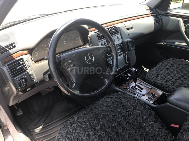 Mercedes E 240 2001, 284,000 km - 2.6 l - Bakı