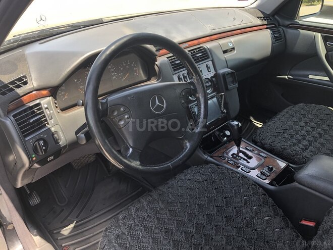 Mercedes E 240 2001, 284,000 km - 2.6 l - Bakı
