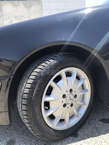 Mercedes E 240 2001, 284,000 km - 2.6 l - Bakı