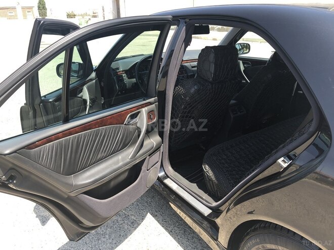 Mercedes E 240 2001, 284,000 km - 2.6 l - Bakı