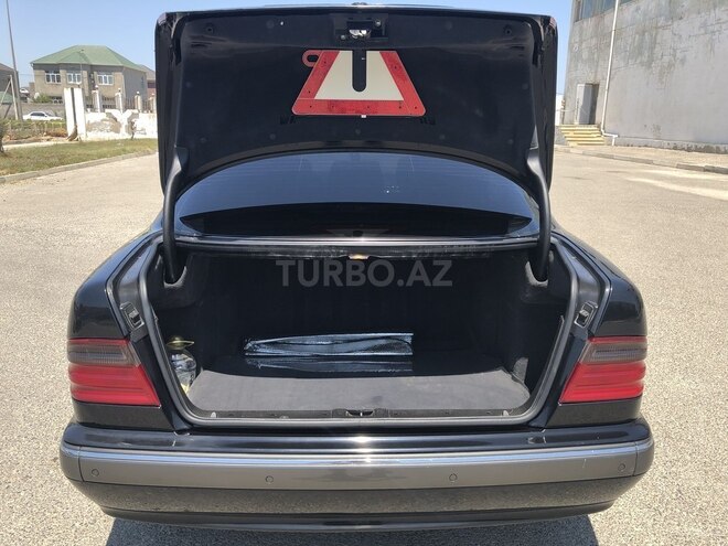 Mercedes E 240 2001, 284,000 km - 2.6 l - Bakı