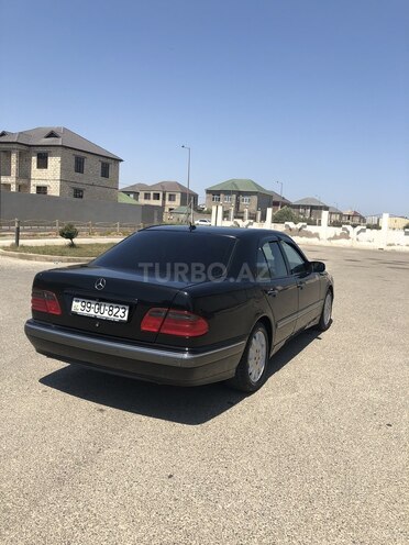 Mercedes E 240 2001, 284,000 km - 2.6 l - Bakı