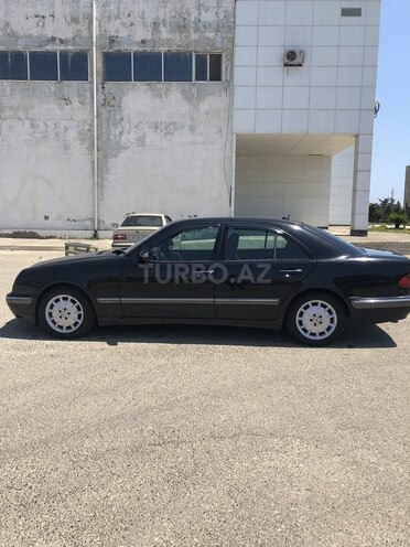 Mercedes E 240 2001, 284,000 km - 2.6 l - Bakı