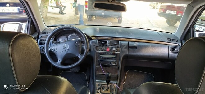 Mercedes E 240 2001, 270,520 km - 2.4 l - Sumqayıt