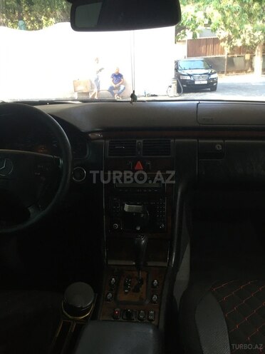 Mercedes E 240 1999, 235,000 km - 2.4 l - Bakı