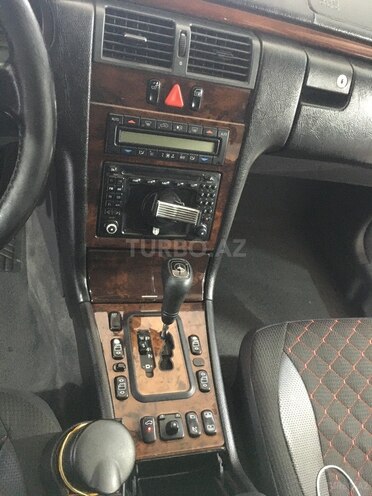 Mercedes E 240 1999, 235,000 km - 2.4 l - Bakı