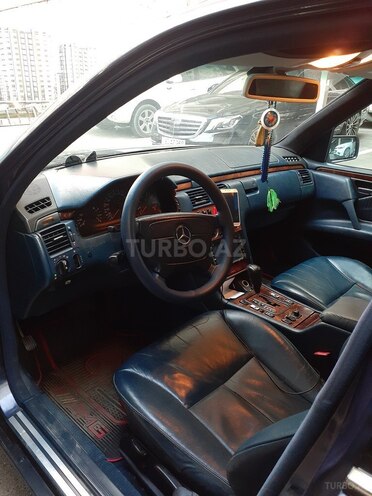 Mercedes E 280 1999, 315,631 km - 2.8 l - Bakı