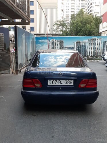 Mercedes E 280 1999, 315,631 km - 2.8 l - Bakı