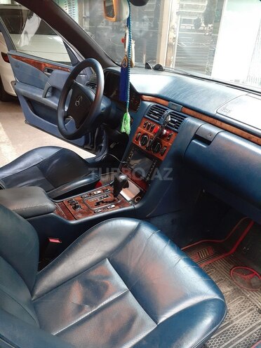 Mercedes E 280 1999, 315,631 km - 2.8 l - Bakı