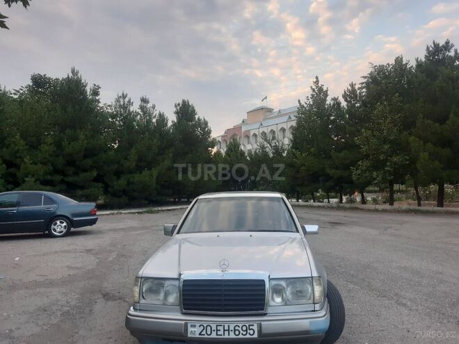 Mercedes E 200 1993, 150,000 km - 2.0 l - Gəncə