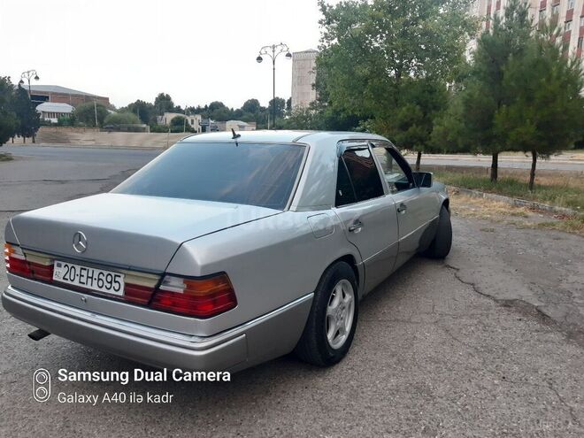 Mercedes E 200 1993, 150,000 km - 2.0 l - Gəncə