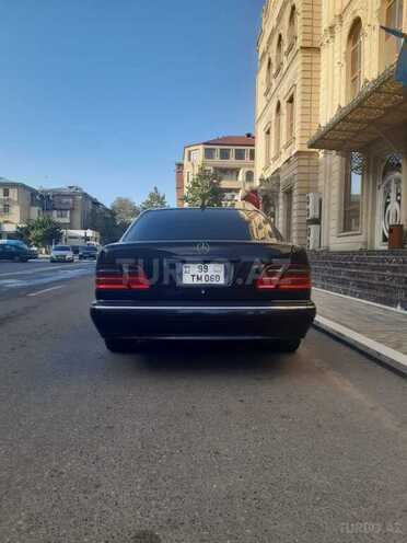Mercedes E 320 2001, 170,000 km - 3.2 l - Bakı