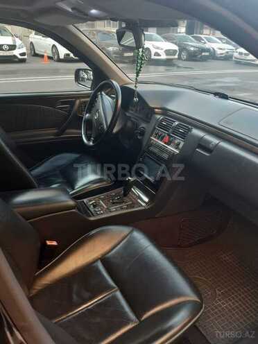 Mercedes E 320 2001, 170,000 km - 3.2 l - Bakı