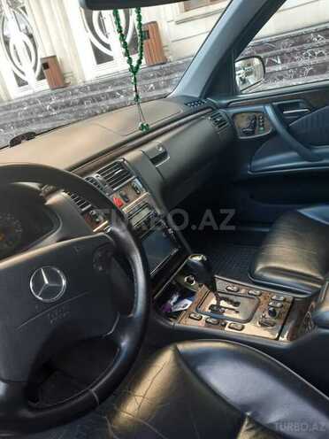 Mercedes E 320 2001, 170,000 km - 3.2 l - Bakı