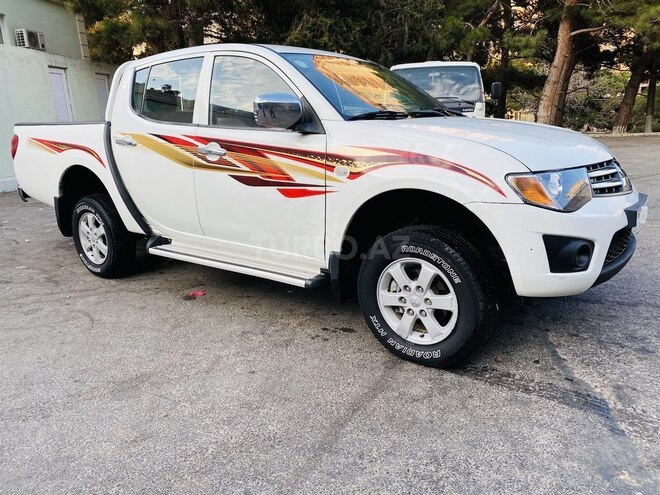 Mitsubishi L200 2014, 289,000 km - 2.5 л - Bakı