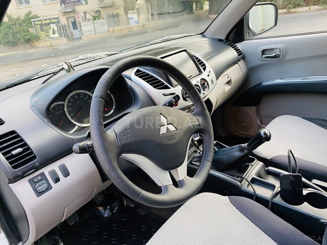 Mitsubishi L200 2014, 289,000 km - 2.5 л - Bakı