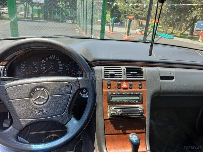 Mercedes E 220 1996, 465,000 km - 2.2 l - Bakı