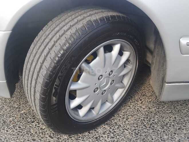 Mercedes E 220 2000, 391,000 km - 2.2 l - Xırdalan