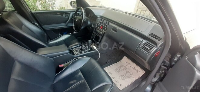 Mercedes E 240 1999, 298,000 km - 2.4 l - Bakı