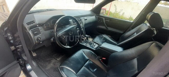 Mercedes E 240 1999, 298,000 km - 2.4 l - Bakı