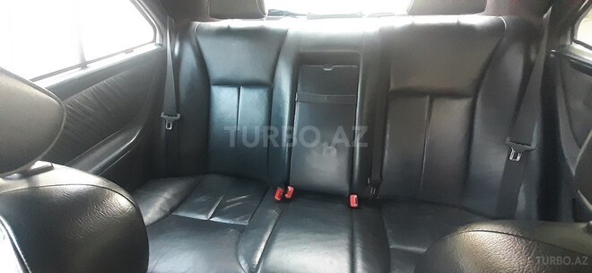 Mercedes E 240 1999, 298,000 km - 2.4 l - Bakı