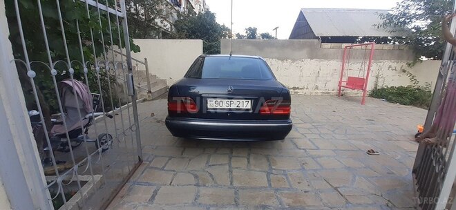Mercedes E 240 1999, 298,000 km - 2.4 l - Bakı